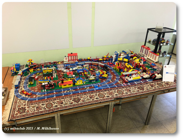 Aufgebaute Lego Eisenbahn im Heimatmeseum Karlstein